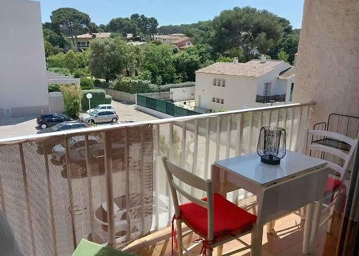 Au calme à 2min mer Parking Balcon Wifi Clim!